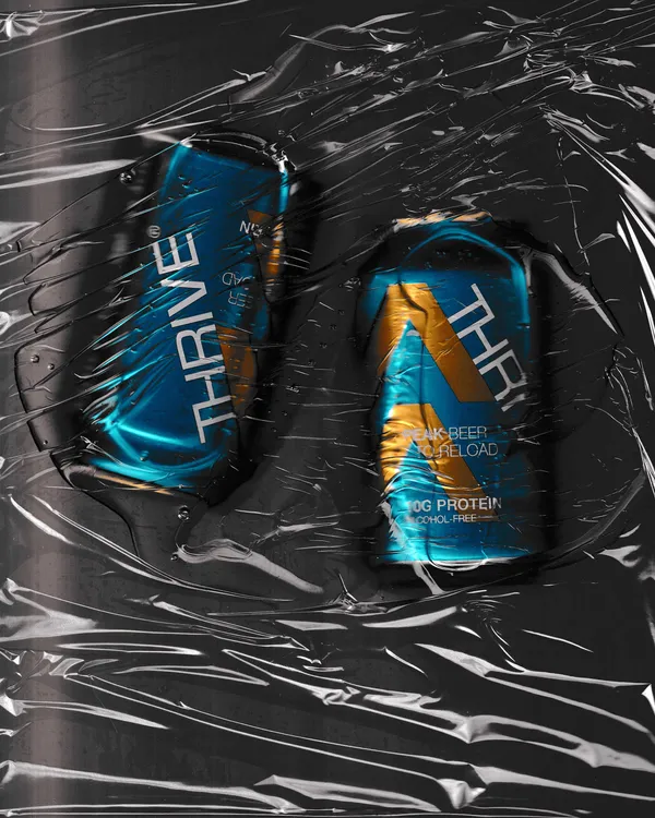 Latas de Thrive Beer